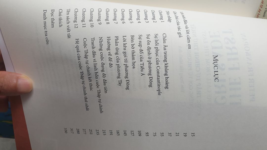Có một sự thật bị lãng quên suốt gần một ngàn năm nay. Đó là sự thật về nguồn gốc của chuỗi các cuộc Thập tự chinh hào hùng và bi tráng. Peter Frankopan, vị Giáo sư Lịch sử toàn cầu sinh năm 1971 của Đại học Oxford đã "khai quật" lại sự thật đó ngay trong quyển sách này.