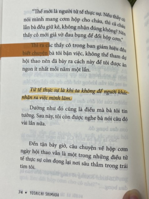 Sách hay, nhẹ nhàng, có nhiều hình minh hoạ, mỏng nhẹ, dễ đọc rất chữa lành. Có kèm bookmark cả thiệp rất đẹp