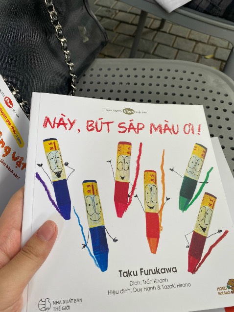 sách chính hãng giấy mới an toàn ko bị đau tay con và thấy con hào hứng