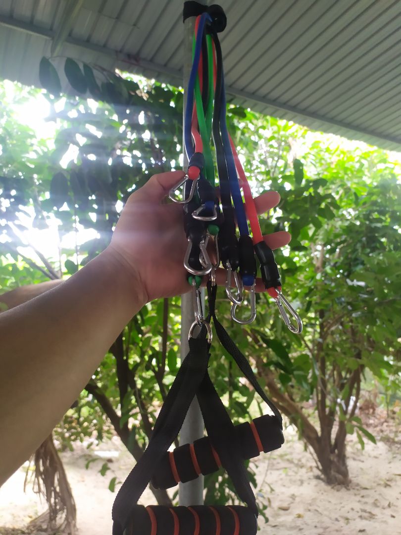 Sản phẩm đúng tốt. Chỉ có 1 điểm trừ là dây hơi yếu, những bạn tập lâu năm sẽ khó sử dụng để tăng cơ.