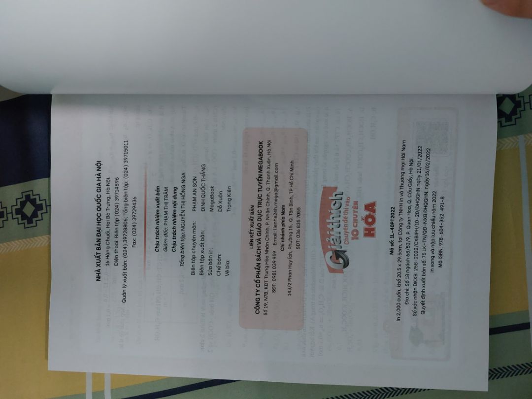 sách khá nhiều kiến thức á
mình thấy cả kiến thức của cấp 3 chuyên sâu cũng có trong này
các bạn có thể học chương trình cấp 3 rồi đọc quyển này cũng được