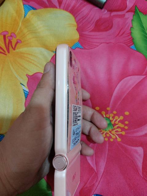 Sản phẩm tệ, bị hở lưng và k.lên nguồn. Yêu cầu cho trả hàng... Mới nhận được vào nhà kiểm tra liền và bị như hình