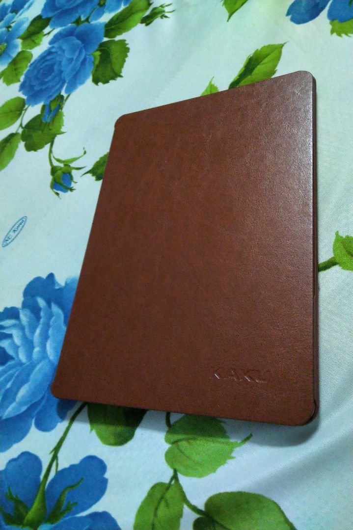 sau 1 thời gian sử dụng mình rất hài lòng về sản phẩm.
thiết kế như 1 quyển sách, cầm rất bám tay.
tiki giao hàng thì ko chê vào đâu được, bạn nhiệt tình còn khui ra để mình bỏ sản phẩm vào xem để tiện đổi trả nữa. mình sẽ tiếp tục ủng hộ tiki nhé!