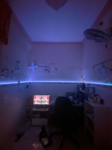 Điều khiển nhạy, đèn sáng, màu đa dạng. Tiết là không chớp theo nhạc được do lúc đầu mình đặt đọc thông tin thiếu. Không sử dụng app được luôn. Do mình đặt sai chứ k phải do shop. 
Chất lượng tốt, giao hàng nhanh! 10₫