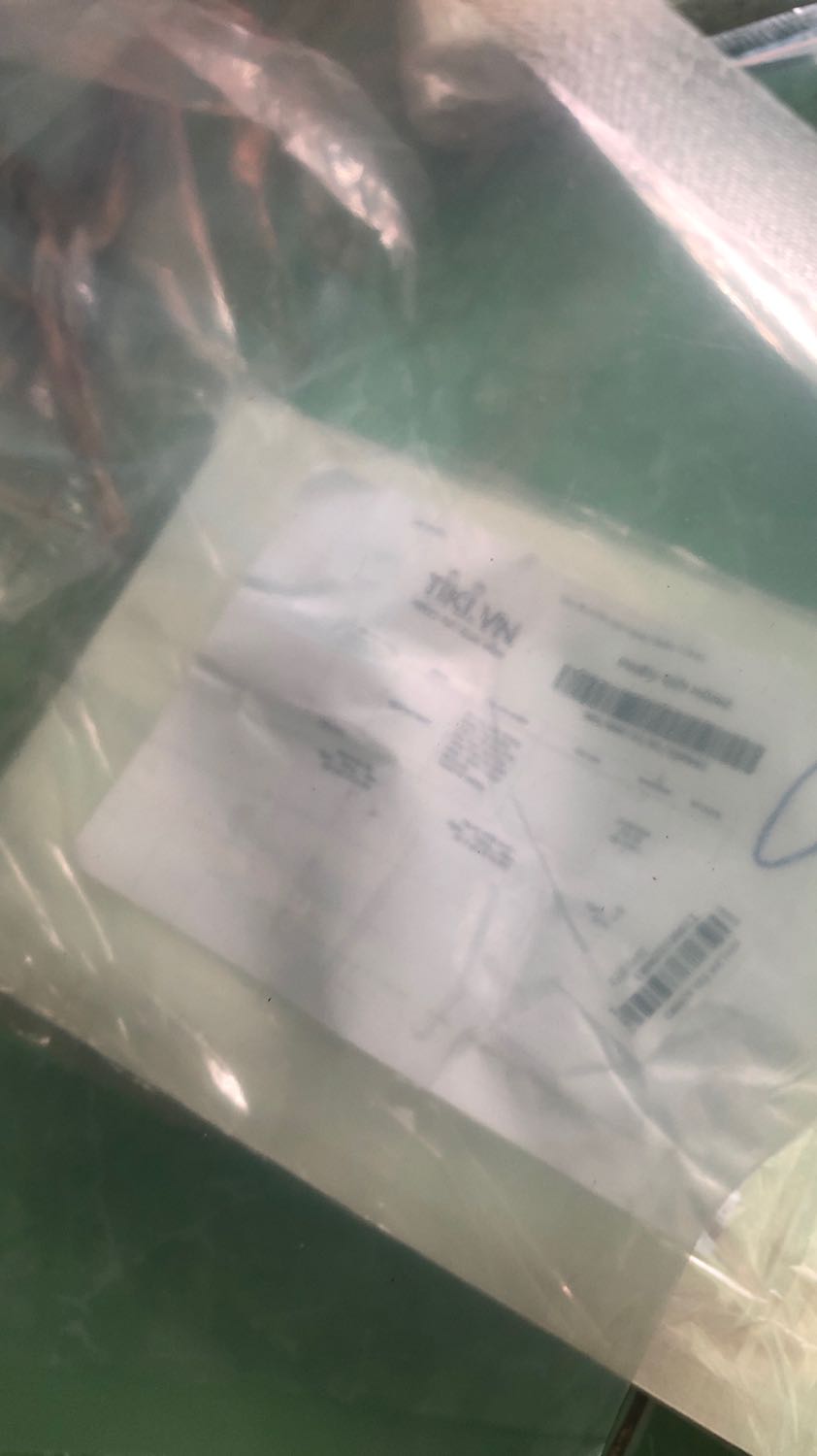 Bán để túi 1 mặt trơn sao giao hàng 2 mặt trơn, máy không hút chân không được,