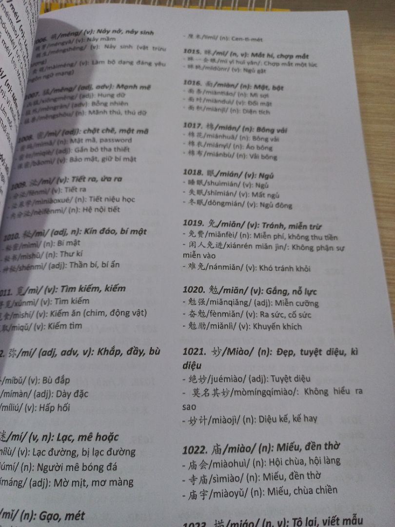 Cuốn luyện viết chũ khá dày, hàng đóng gói k có bao chống sốc nên bị nhăn góc, bộ ngòi bút nhiều, sách giải nghĩa từ vựng trình bày dễ hiểu. Nhìn chung tạm ổn, nên mua để luyện chữ viết đẹp hơn