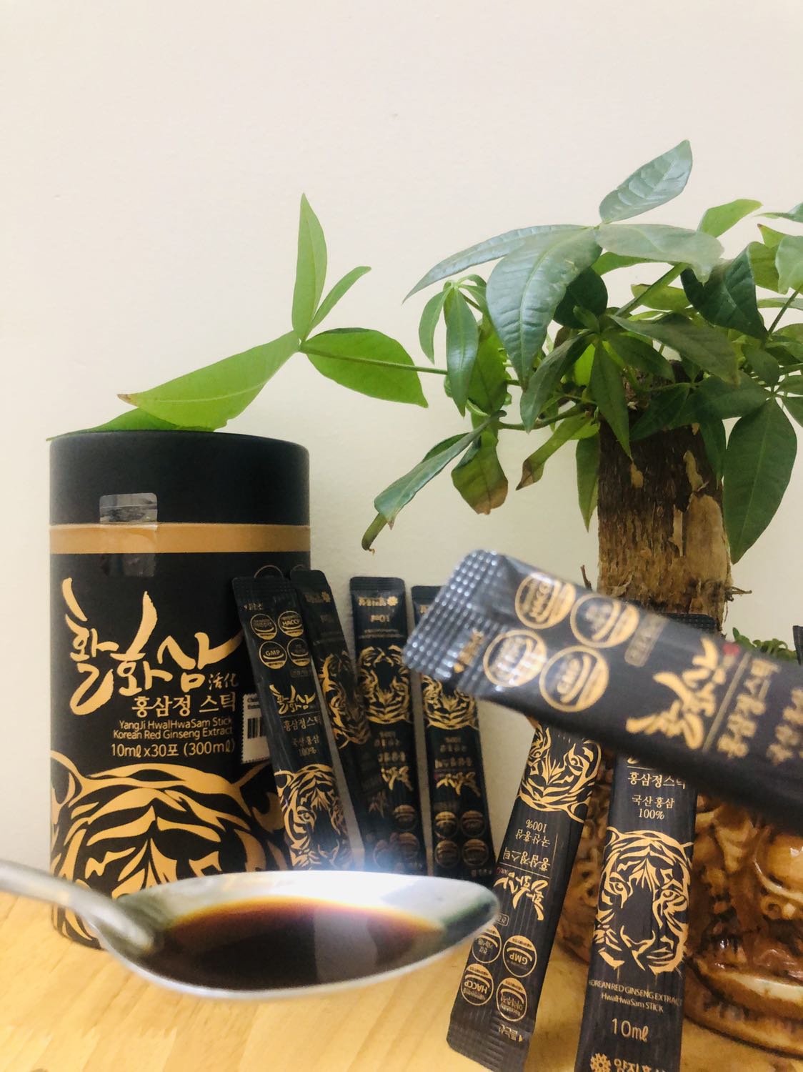 Nghe nói dùng hồng sâm tốt lắm. Lên mua hộp uống thử ai dè tốt thật nha. E hay bị căng thẳng mệt mỏi. Từ ngày mua hồng sâm uống người cũng cũng cải thiện rất nhiều người khoẻ hơn, đỡ stress và uống cũng rất ngon. 
Shop uy tín. Tư vẫn cũng nhiệt tình nữa tặng shop 5 sao sau e ủng hộ dài dài 😍