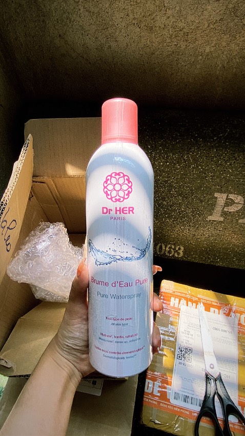 Vòi xịt nhẹ, tia xịt cũng ok, cấp nước cho da