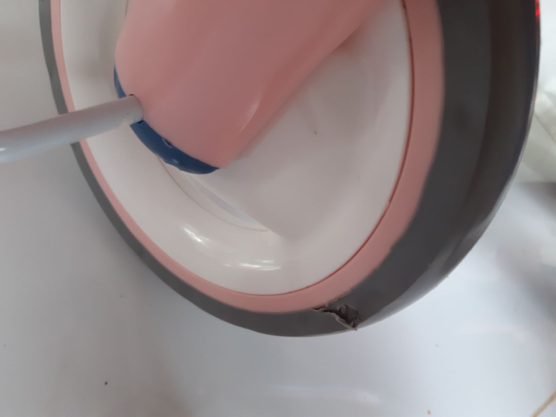 sản phẩm quá kém. đóng gói rách nát xe bị lủng bánh và tay cầm cũng bị rách. Shop tệ hơn mình tưởng sản phẩm quá kém. đóng gói rách nát xe bị lủng bánh và tay cầm cũng bị rách. Shop tệ hơn mình tưởng