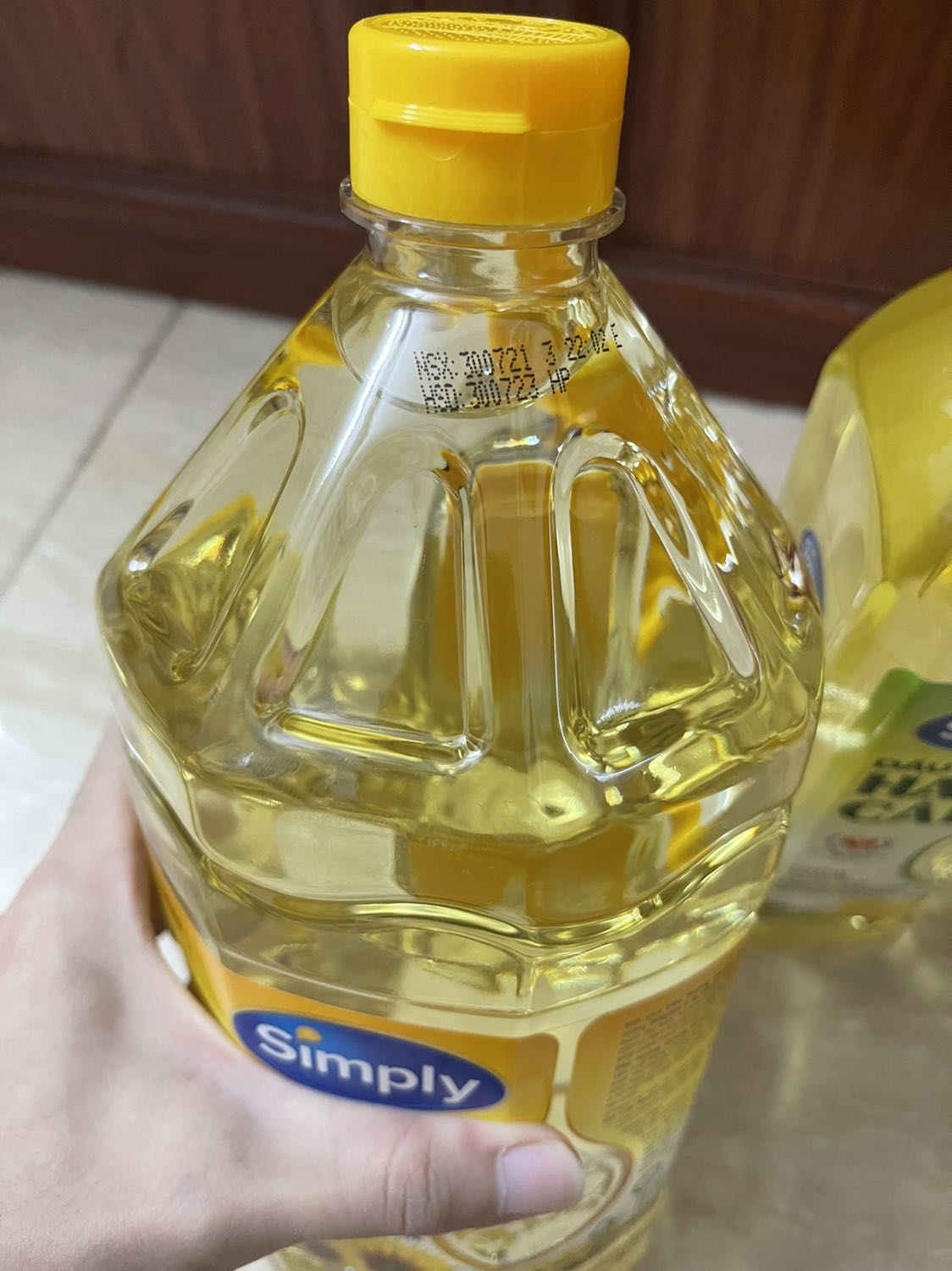 Dịch nhưng vẫn giao hàng siêu nhanh. Mình đặt tầm 4 hôm là nhận được, giao cả chủ nhật. Đóng gói gọn gàng, ko bị chảy. Shipeer cũng nhẹ nhàng dễ thương nè