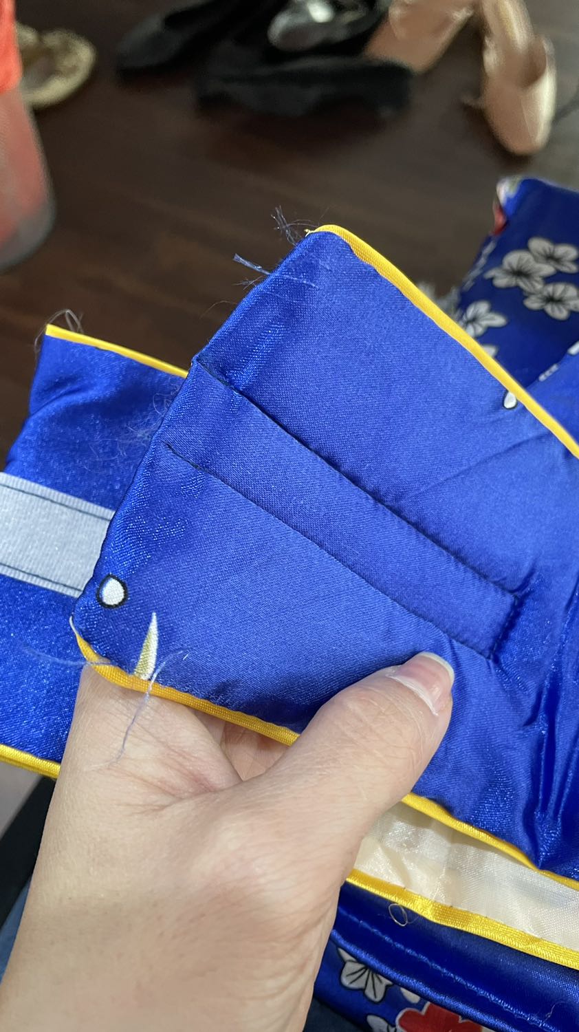 Đóng gói đẹp, vải tạm ổn. nhưng đường may chưa đẹp.