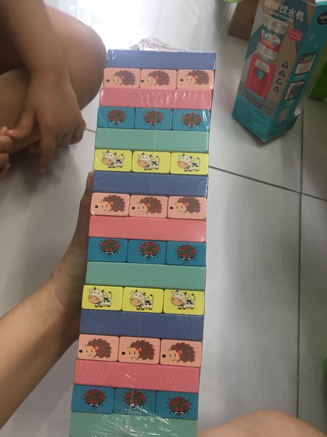 Bộ rút gỗ khá đẹp - thanh lớn - màu sắc sắc nét - không nặng mùi - chắc tay! 
Anh nhân viên giao hàng Tiki tuyến này dễ thương - thân thiện! 
5 sao cho chuyến hàng này nhé! Cảm ơn Tiki! Cảm ơn shop!