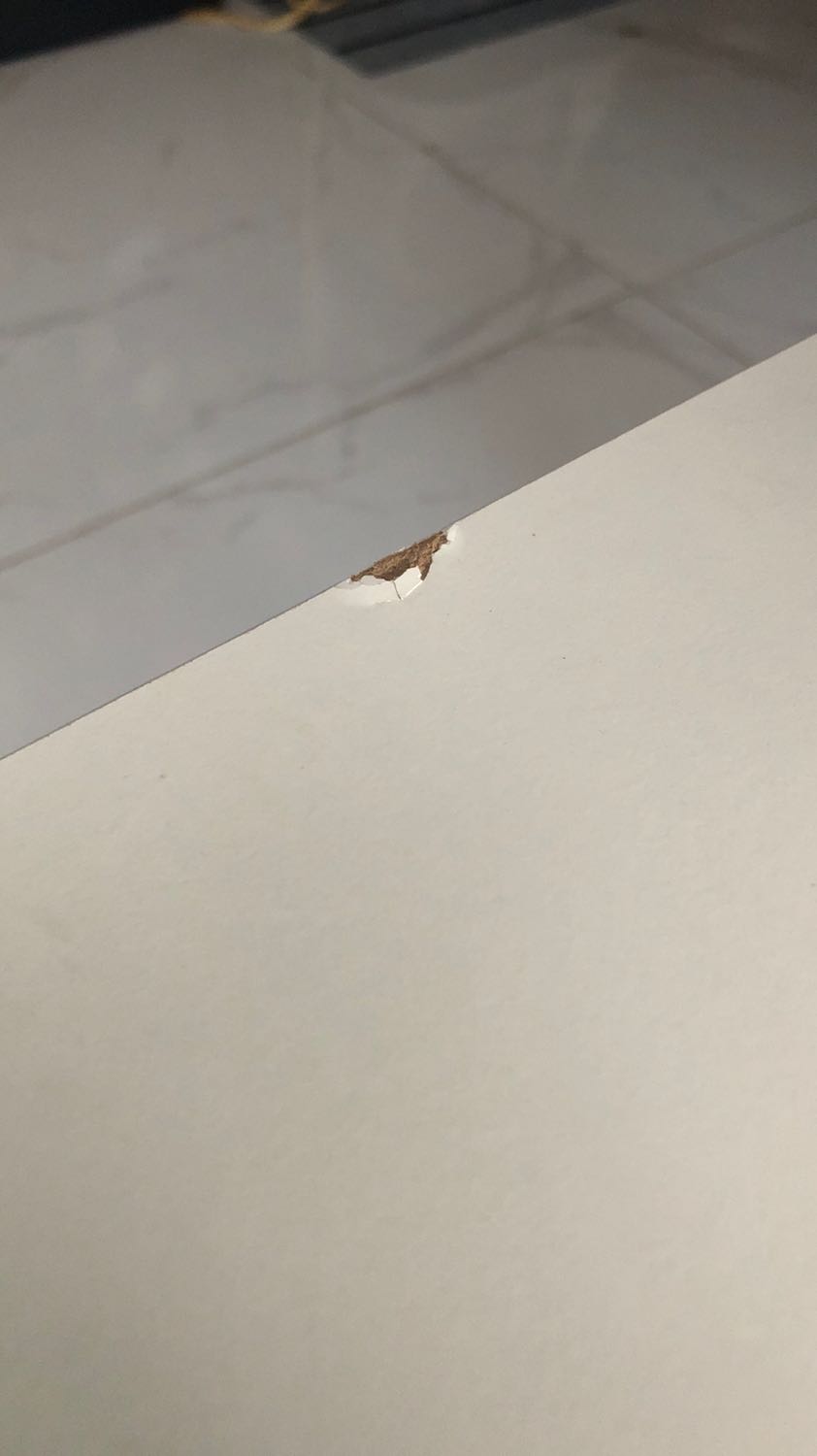 Bàn đóng gói không kỹ bị móp tróc sơn. Hơi khó lắp không có giấy hướng dẫn Bàn đóng gói không kỹ bị móp tróc sơn. Hơi khó lắp không có giấy hướng dẫn