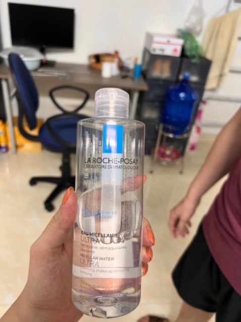 Sản phẩm thương hiệu này thỳ nổi tiếng rùi, mình dùng kcm srm xịt khoáng rùi. Nhưng mới thấy bạn qc kdd này dành cho da dễ kích ứng đỡ bị mẩn đỏ nên mình chuyển hết sang