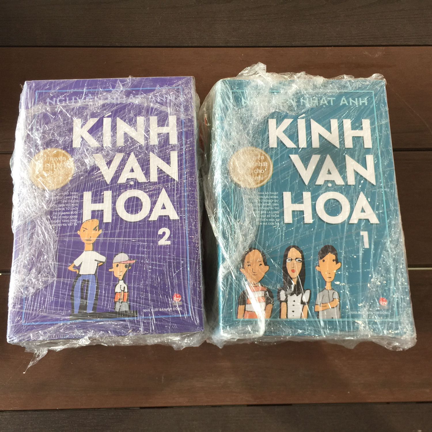 Sách bìa cứng khổ to in rất đẹp.
Bọc gói tốt, giao hàng nhanh!