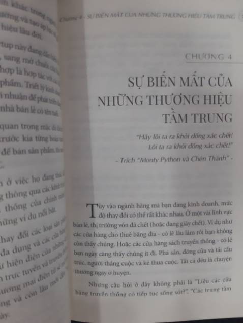 Giao hành nhanh, đóng gói cẩn thận. Sách viết gần gũi, dễ hiểu. Nhiều ví dụ thực tế. Bộ sách liệt kê rõ các tiêu chí để đánh giá mặt bằng và vấn đề khác khi mở cửa hàng