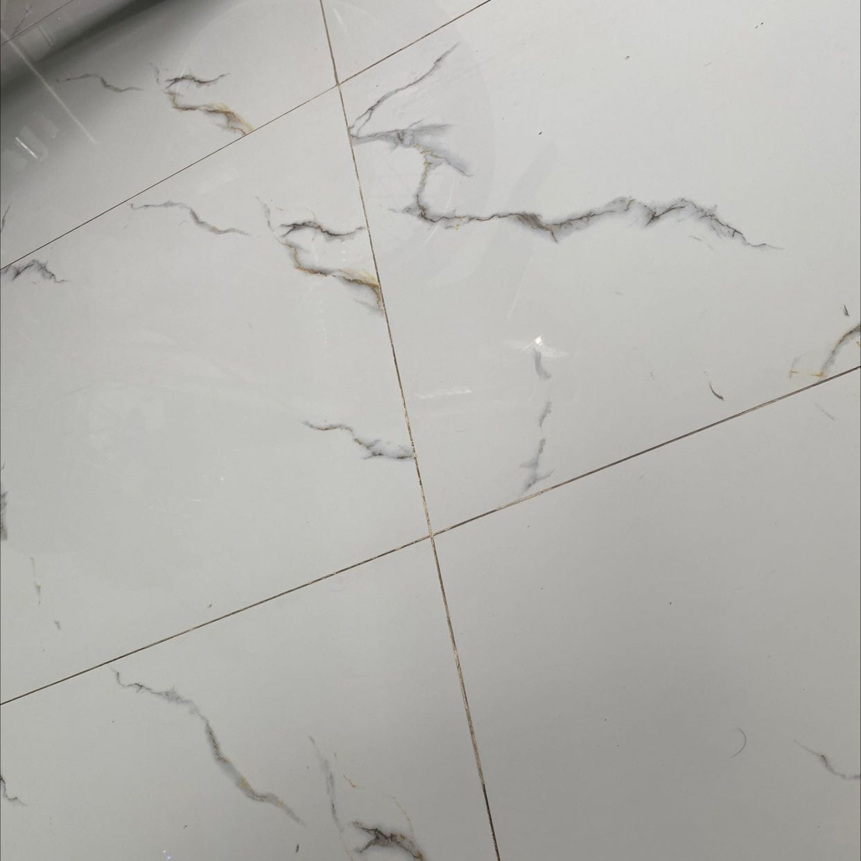 Không xài được. Gắng vào k khớp với 11 pro max. Đề nghị liên hệ đổi trả