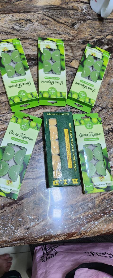 Nến thơm, đốt trong 2h. Đúng với quảng cáo.