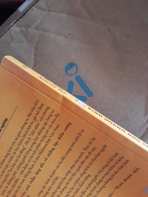 Thái độ nhân viên giao hàng kém, từ chối đồng kiểm với lý do tiki không cho đồng kiểm , sách bị dập, gẫy gáy, gẫy bìa.