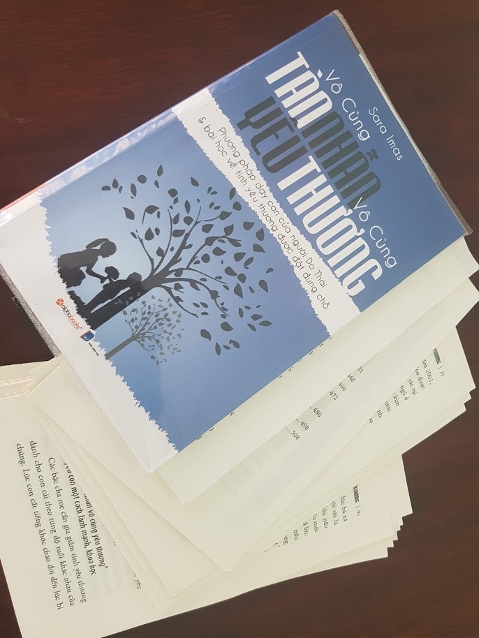 Nội dung sách rất hữu ích cho các bậc làm cha mẹ.
Rất tiếc là cuốn sách chỉ đọc chừng vài chục trang đầu - tập 2 là bị bong hết các trang trong. Tôi mua 1 bộ để đọc, 1 bộ để tặng đều bị lỗi tương tự. Chưa kể sách có vẻ giống như bản phô tô, hình ảnh đen, mờ nhòe trông rất thiếu chuyên nghiệp. Đề nghị Tiki kiểm tra xem có thật là của NXB. Vậy sách của tôi có được đổi trả hoặc hỗ trợ đóng lại bìa?