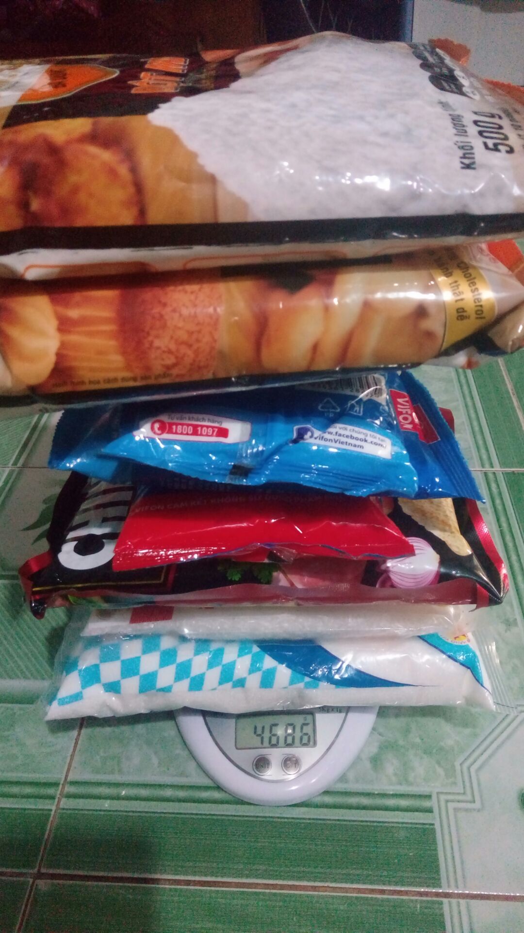 Giao hàng đúng như quảng cáo. Cân hơi khó sử dụng, nút bấm cứng, độ sai lệch khi cân là 3 .....tạm thời dùng được. Giao hàng đúng như quảng cáo. Cân hơi khó sử dụng, nút bấm cứng, độ sai lệch khi cân là 3 .....tạm thời dùng được.