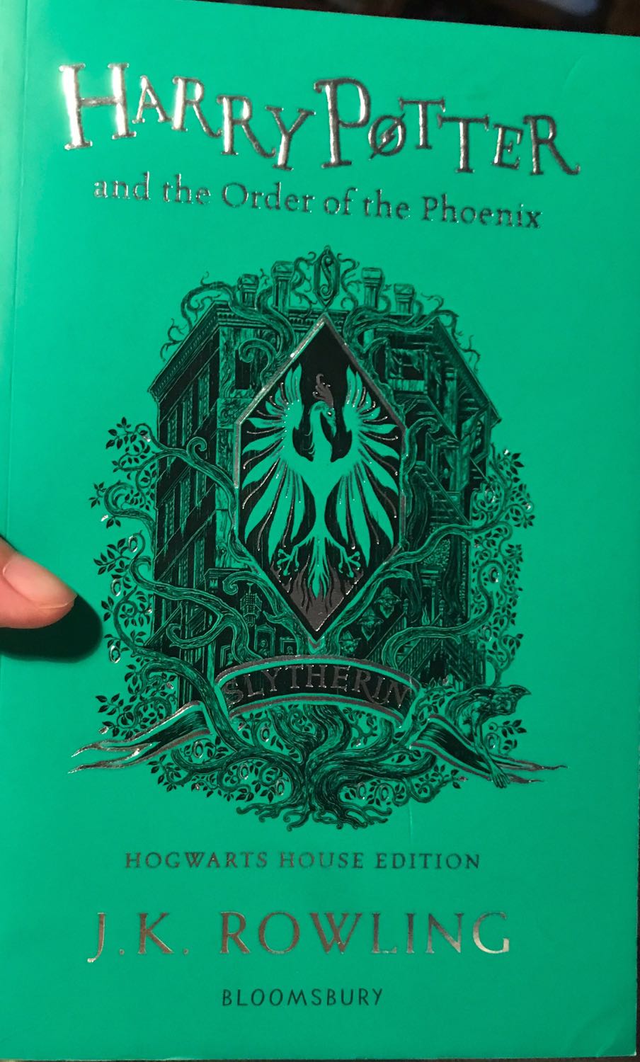 Giao hàng siêu siêu nhanh dù đang trong mùa dịch. Sách về hơi bụi + hơi xước và móp chút nhưng mình thấy không sao cả. Đây là quyển dày nhất trong cả 5 quyển mà mk lại mua đc vs giá rẻ nhất :)))