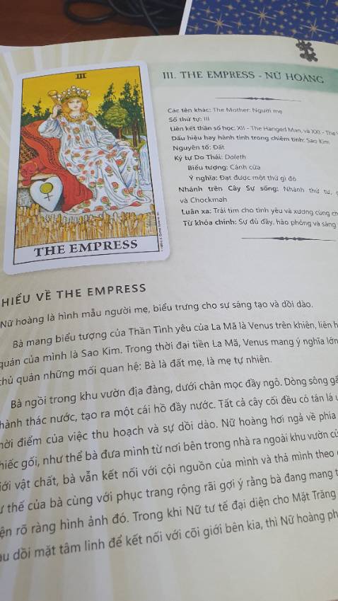 Chất lượng sách rất tốt. Màu sắc đẹp. Nội dung khá đầy đủ cho các bạn bắt đầu tìm hiểu tarot. Ko nên do dự mua, khi bạn là người có niềm đam mê tìm hiểu tarot.