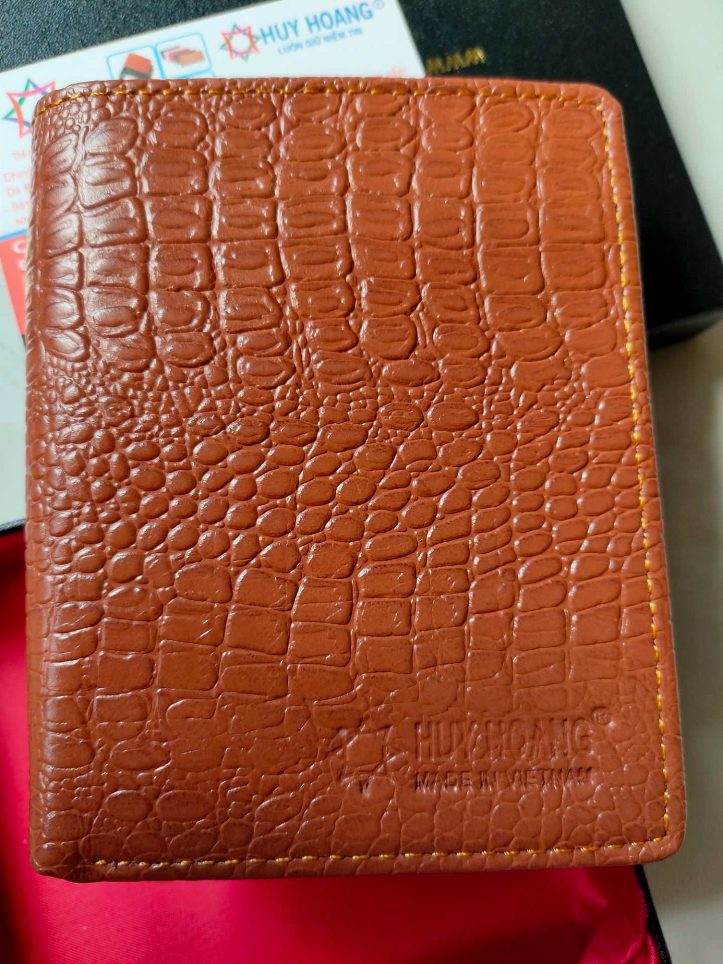 Ví đẹp, mềm rất ok.... có hộp thẻ bảo hành đầy đủ..