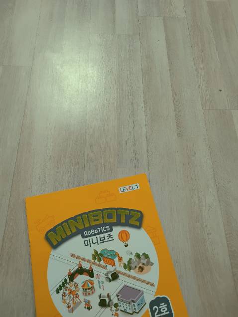 Sách bìa cứng dày, hình vẽ đẹp, thơ chỉ 1-2 khổ, không có đủ cả bài