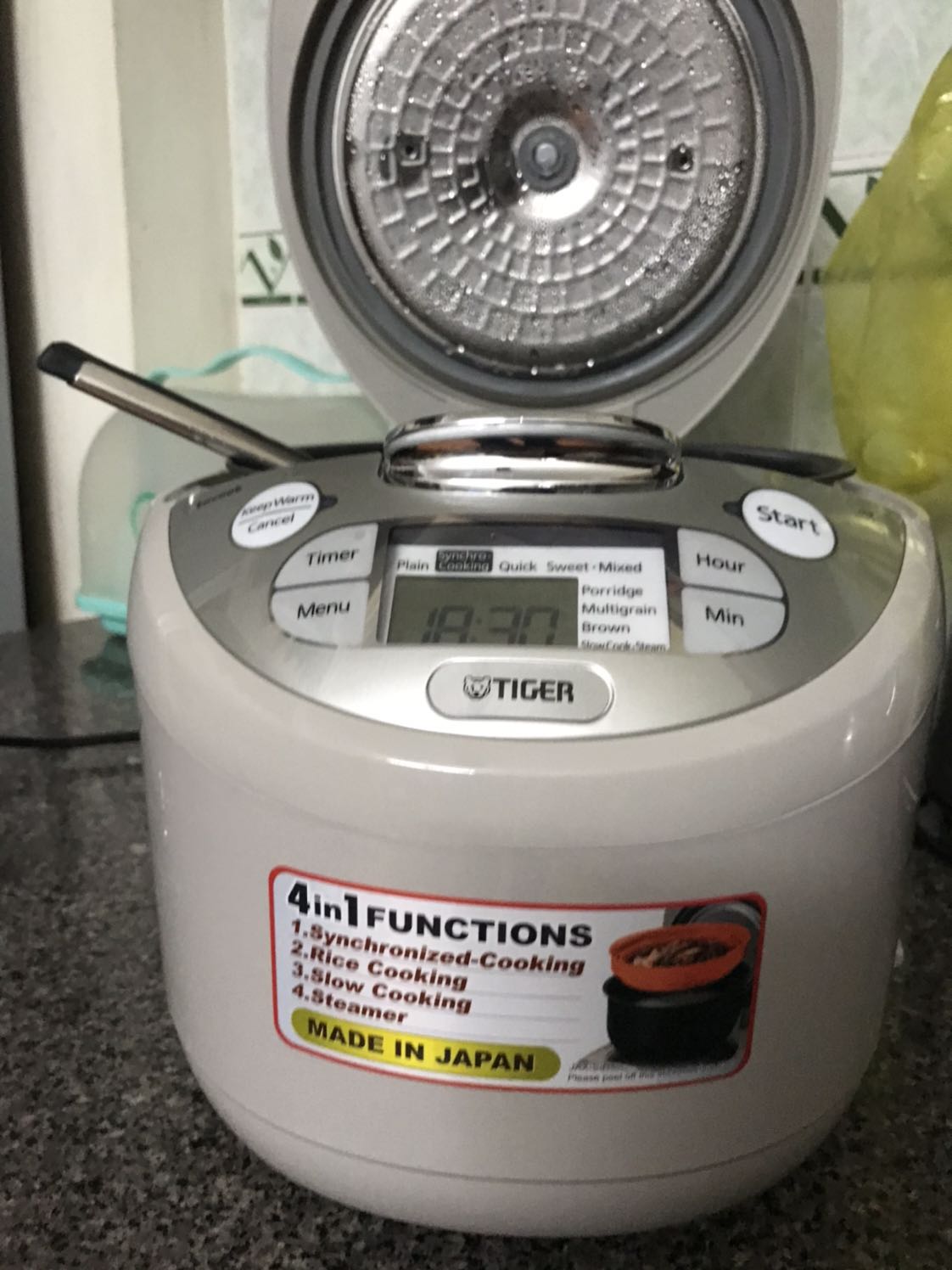 Nấu cơm khá ngon, mẫu dáng cũng ổn. Nấu cơm khá ngon, mẫu dáng cũng ổn.