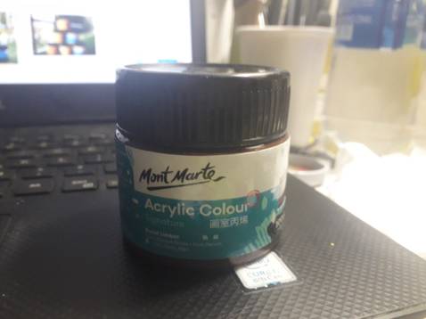 shop giao đúng ngày, xốp chống sốc bọc rất kĩ. ban đầu mik hơi bất ngờ vì hũ 100ml mà hơi nhỏ so với hũ của 3d nhưng khi cầm lên tay thì của mont marte nặng tay hơn 3d, màu lên tươi tắn.