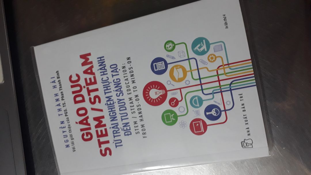 Giao hàng nhanh, chất lượng sách tốt, giấy sờ vào rất bóng và mình khá thích loại giấy này.
