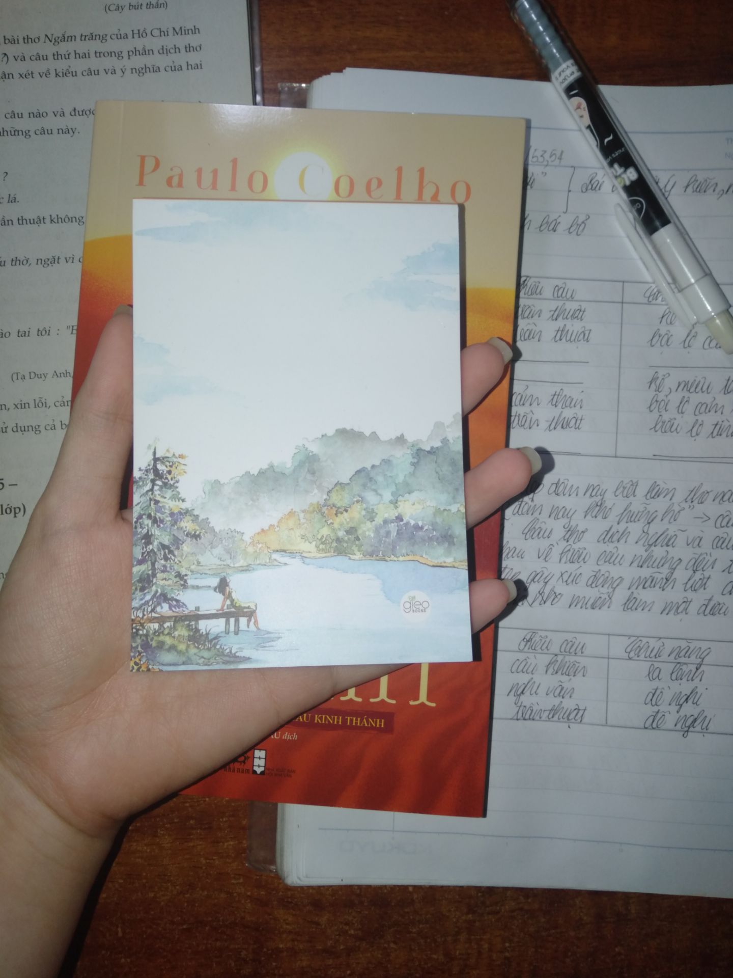 Sách rất ý nghĩa, đọc rồi mới biết tại sao nó laii bán chạy đến vậy, hình thức cũng rất đẹp, shop bọc rất cẩn thận, không có gì để chê hết❤️