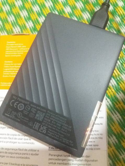 Vừa mới mua, cop thử 6,3 GB thì mất 4p20s, tức là 24MB/s, quá chậm so với thời gian quảng cáo về ổ cứng di động này. Mình không biết có ai cũng bị vấn đề này không nhưng mình mua ổ cứng này chủ yếu để lưu chuyển dữ liệu ở mức lớn mà tốc độ thế này thật sự không thấy thỏa mãn.