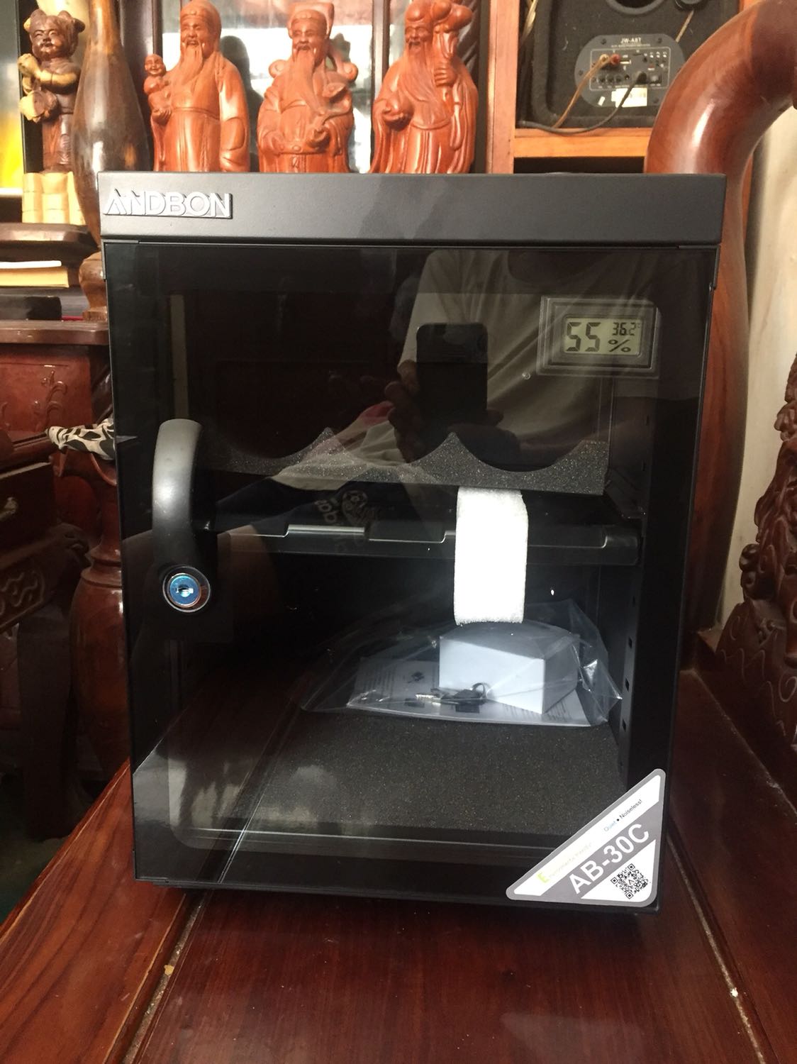 Sản phẩm đẹp đúng như mô tả. Đóng gói rất cẩn thận, giao hàng cực nhanh. Rất hài lòng. Về chất lượng sản phẩm phải chờ sử dụng 1, 2 tháng mới có thể đánh giá được.