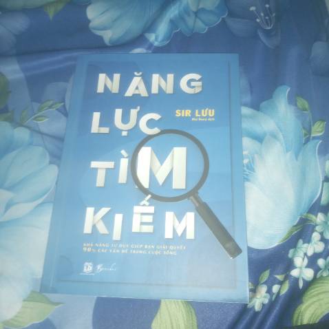 Không có lớp chống sốc nhưng sách cũng không bị df j. Về nội dung thì nói thiệt thì mình cảm thấy hơi rối khi đọc.