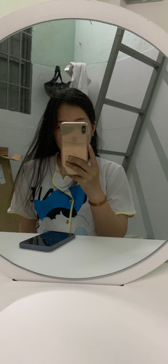 Bàn xinh lắm nha mọi ng ơi , nên mua , chắc chắn lắm ,