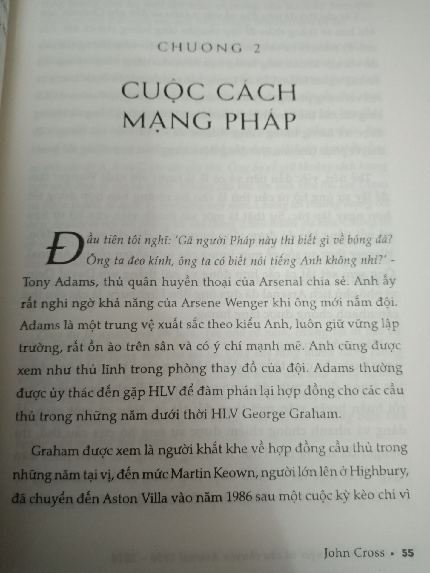 Cuốn sách tổng quan về Arsene Wenger tại Arsenal, được viết bởi nhà báo nổi tiếng John Cross.