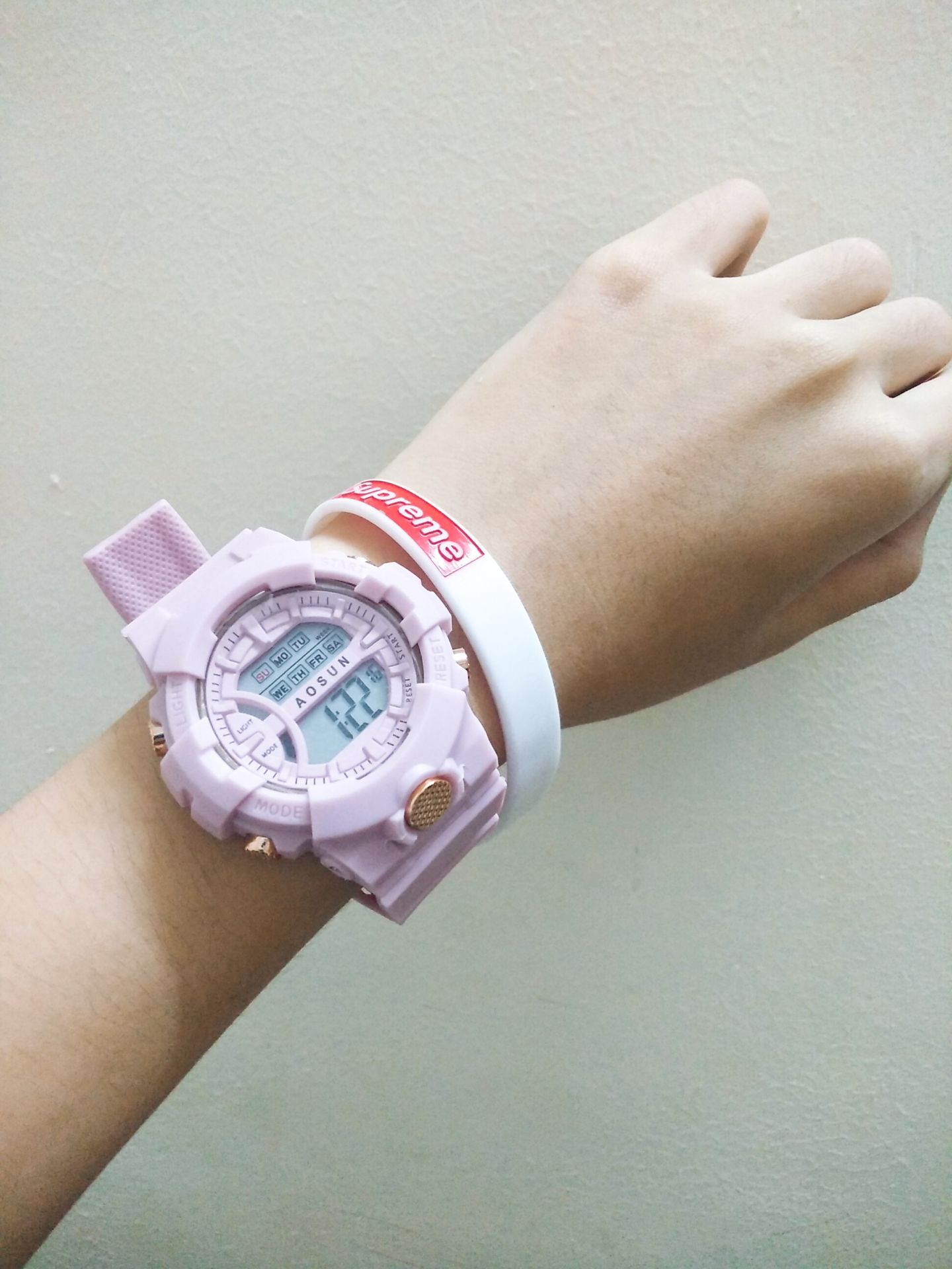 Đóng gói bên shop dễ thương quá, mà mình nhìn giấy hướng dẫn không hiểu gì, may sao bên shop tư vấn nhiệt tình. Cho 5 sao vì thái độ phục vụ và đồng hồ đóng gói giống ảnh nhé. Xinh lắm