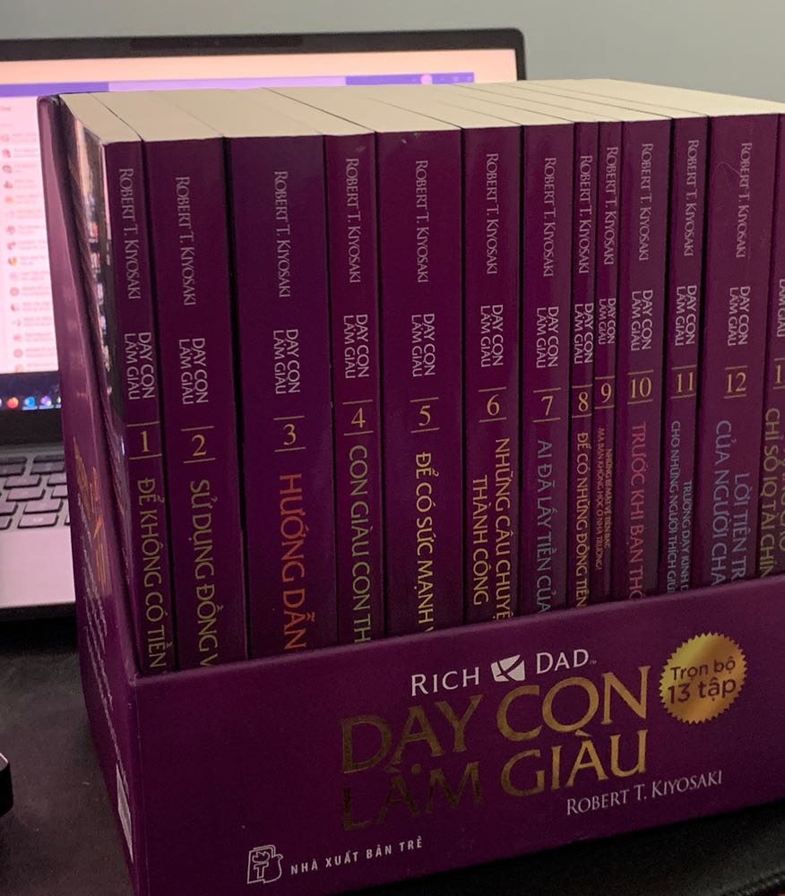Sản phẩm đúng mô tả. Giao hàng nhanh, hôm qua đặt hôm nay có. 
Màu chữ in đậm đọc rõ nét, chất lượng giấy sờ ổn nhưng giấy mỏng nên chữ mặt sau hiện rõ lên mặt trước khiến đọc đau mắt. Cần cải thiện chất lượng giấy dày hơn để khắc phục tình trạng trên.
