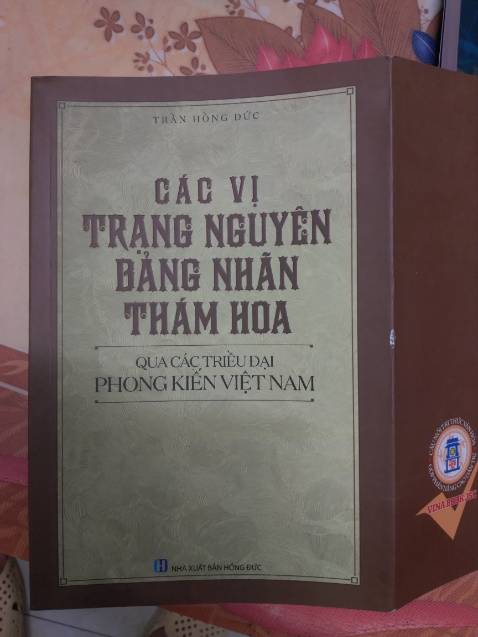 Đóng gói ko cẩn thận, có chỗ bong ra, cảm giác như sách cũ