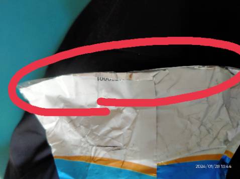 Lõi số 02 một đầu đã bị bóc dán lại bằng băng dính. Một chỗ bị rách. Vỏ bên ngoài không sạch sẽ. Mọi người tự cân nhắc.
