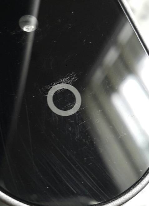 Sản phẩm hàng chính hãng Baseus mọi thứ đều tốt ngoại trừ rất nhiều vết trầy sướt (xem hình và clip đính kèm) hiện diện trên bề mặt kính của bảng điều khiển bằng cảm ứng để tắt mở đèn giống như hàng trưng bày hoặc đã qua sử dụng.