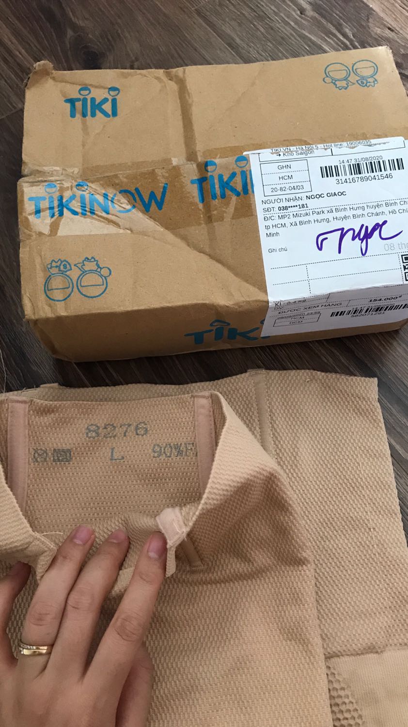 Hi Tiki. E đặt size 2XL mà giao em thế này đây. 1 cái 2XL và 1 cái L. Thất vọng về tiki quá.