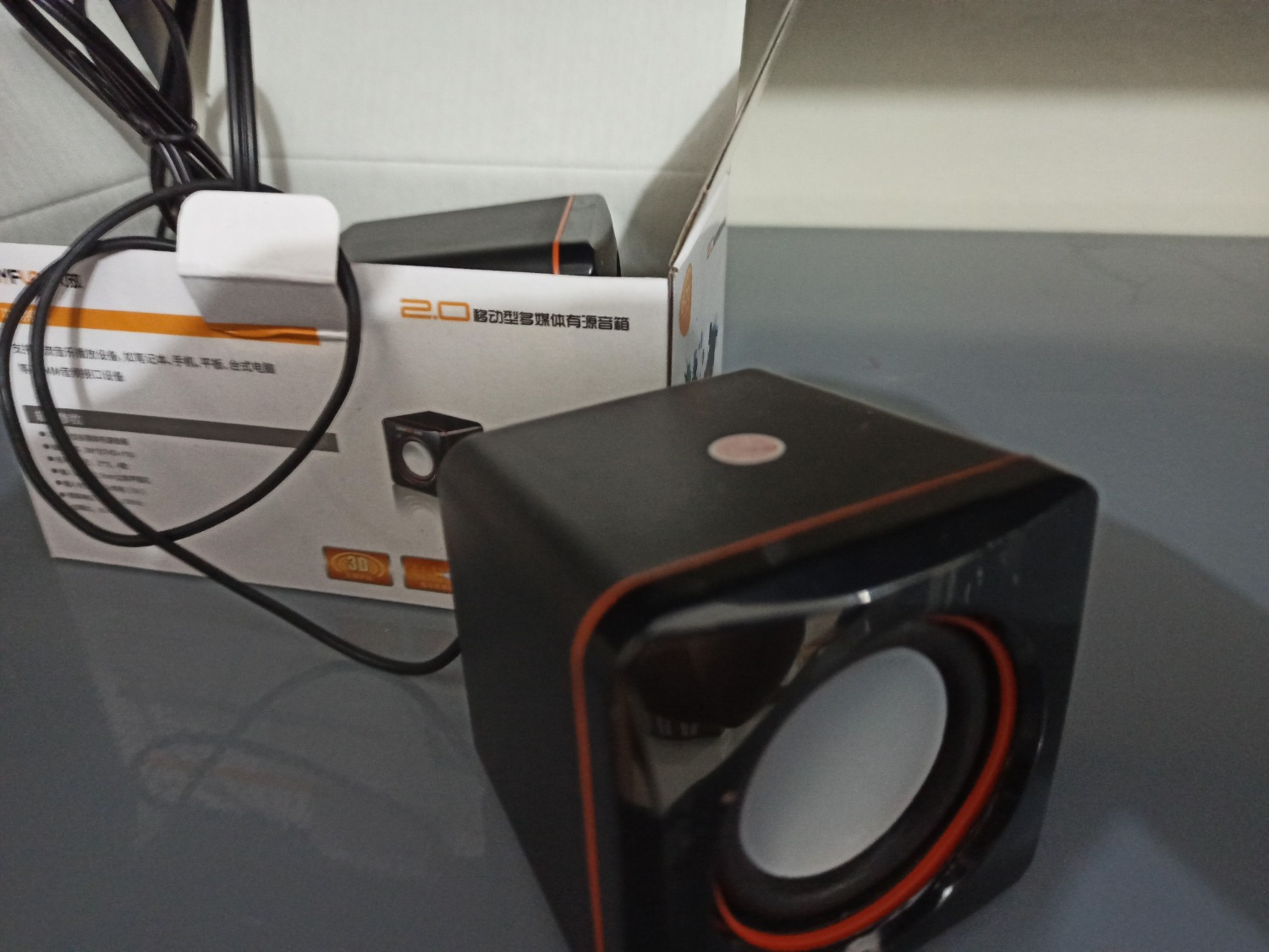 Loa nghe nhạc rất tốt, giao hàng nhanh, đóng gói chắc chắn, ảnh chụp hôm mua, *** đến hôm nay ms đánh giá, rất tốt rất chất lượng, loa thì rẻ mà chất lượng hơn mong đợi