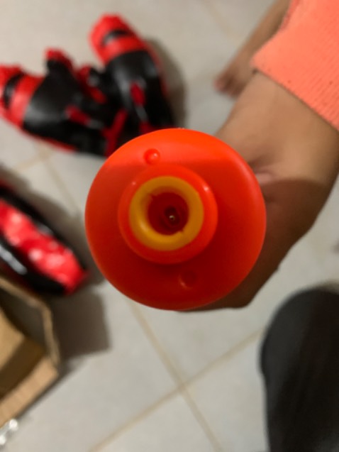 Sản phẩm giao thiếu linh kiện lắp ráp. Không có kim bơm để bơm bóng hơi lên. Sản phẩm giao thiếu linh kiện lắp ráp. Không có kim bơm để bơm bóng hơi lên.