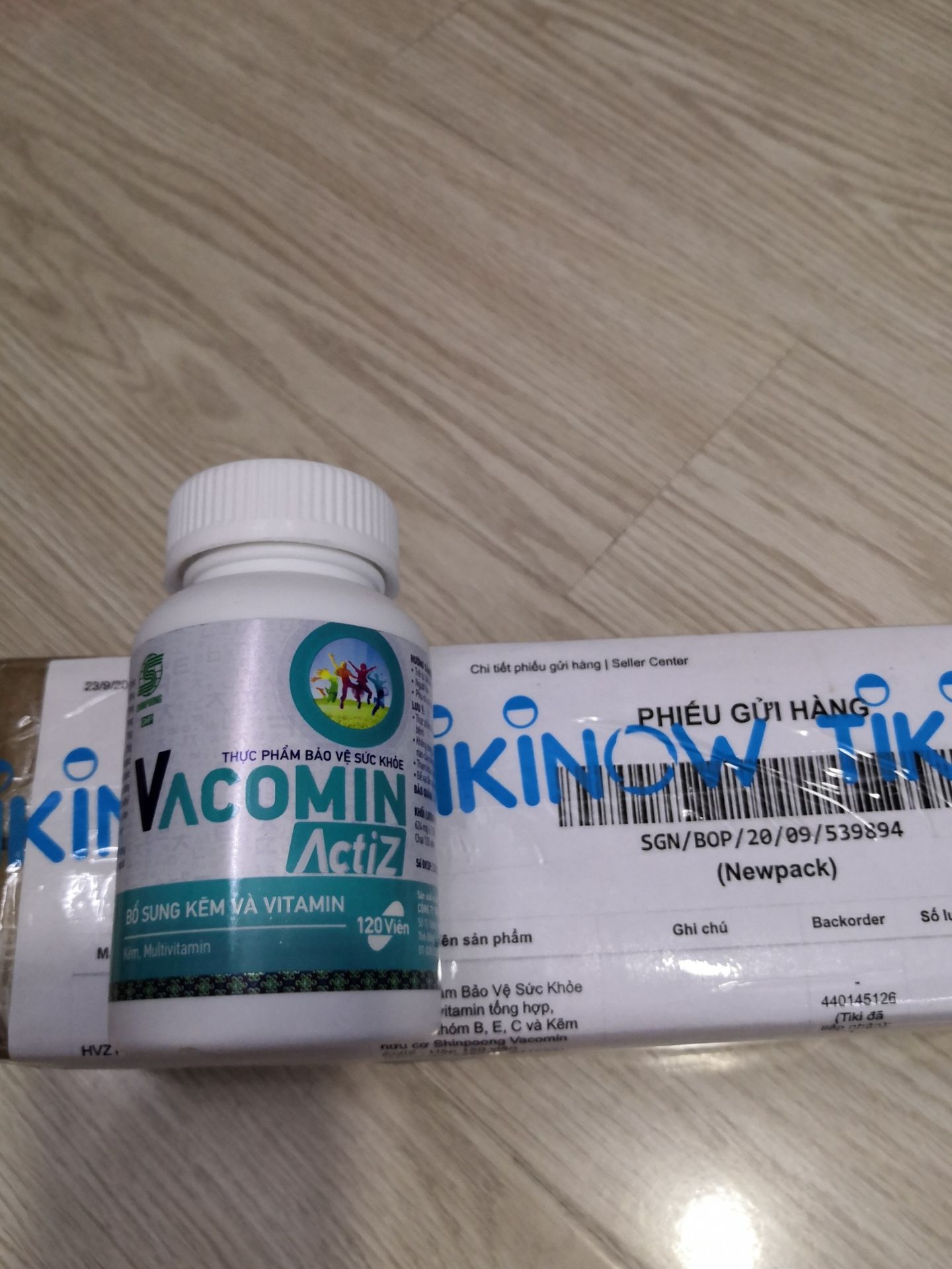 Dịch vụ chăm sóc khách hàng tốt, tư vấn nhiệt tình, giao hàng nhanh chóng, đặt trưa hôm trước sáng hôm sau đã có hàng. Hàng chính hãng nên yên tâm chất lượng. Sẽ giới thiệu cho người khác ủng hộ shop.