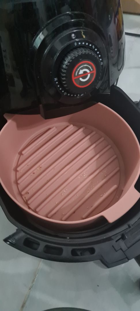 Dùng này tiện, để phải rửa nồi chiên kd, vừa in cái nckd của m. M hay dùng để nướng lạp xưởng, hoặc cần làm nóng lại thịt nướng ..., m cũng dùng nướng bánh mà cho giòn. Nên mua