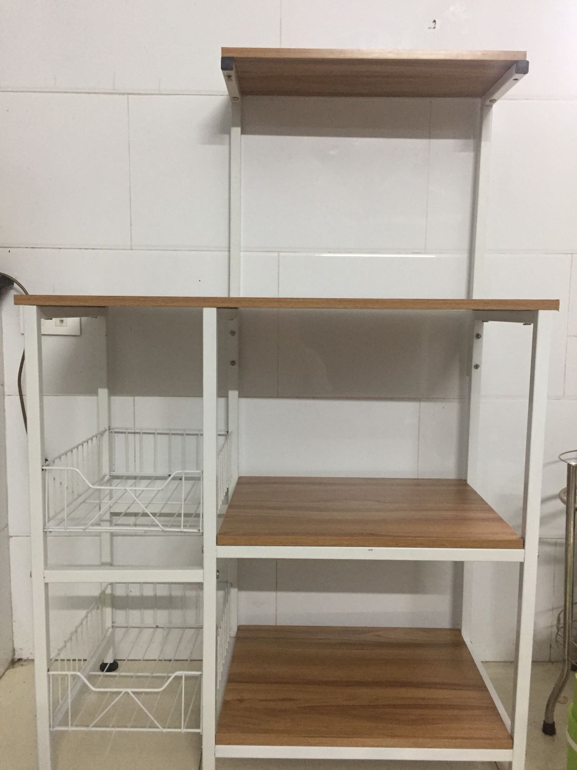 Kệ chắc chắn, dễ lắp đặt, cực kì hài lòng