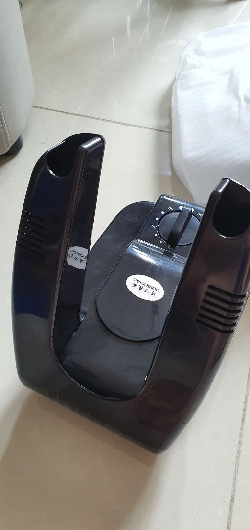 hộp bên ngoài như bị nước ướt móp méo, bong tróc, sản phẩm bên trong thì không giống mô tả và hình ảnh quảng cáo, toàn chữ tiếng Trung